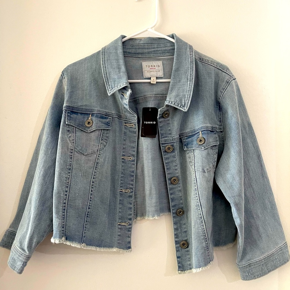 NEW Torrid cropped light wash denim jacket, plus size 1